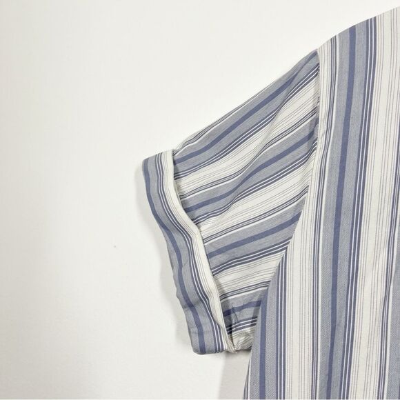 Universal Thread Women's Size Medium Blue White Short Sleeve Button Front Shirt - Picture 6 of 12